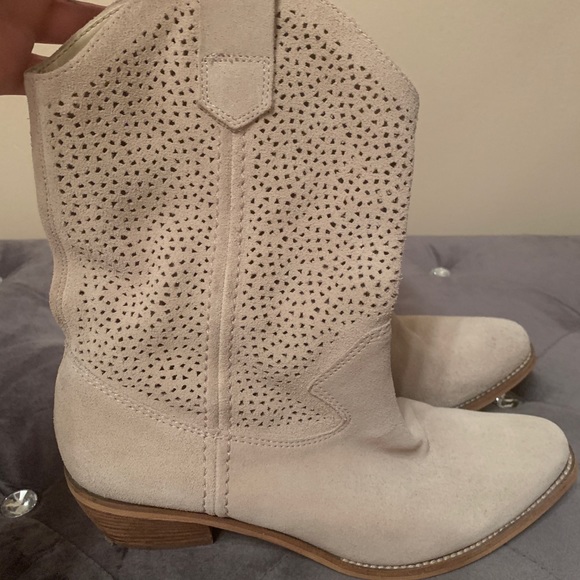 BCBGeneration Booties- Beige -Size 8 - Picture 3 of 4